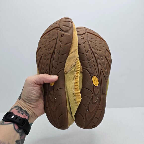 Merrell | butter yellow suede Vibram sole round toe ballet flats shoes | WMS 7 - Picture 9 of 9